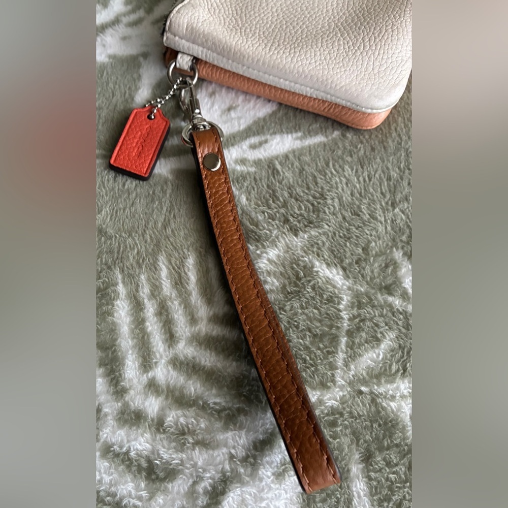 Coach White Pebbled Leather Wristlet with Coral Tag - Picture 6 of 13